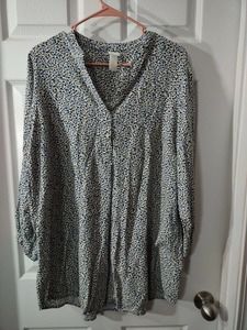H&M Top Size M Blue Multicolor Floral Long Sleeve *Looks Big*